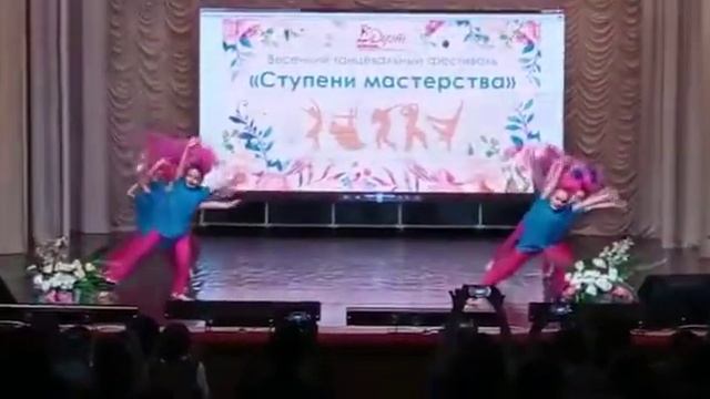Я выступаю с танцем «Тролли» смотреть онлайн