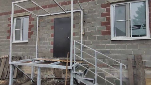 Строительство облегчëнного тамбура на сваях. смотреть онлайн