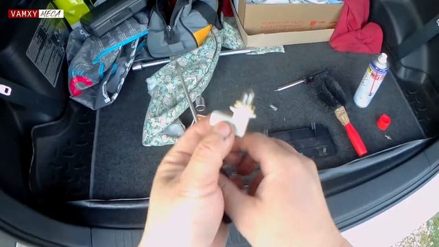 COMMENT REMPLACER UNE AMPOULE DE PLAQUE D'IMMATRICULATION TOYOTA COROLLA VERSO II 136 D-4D смотреть онлайн