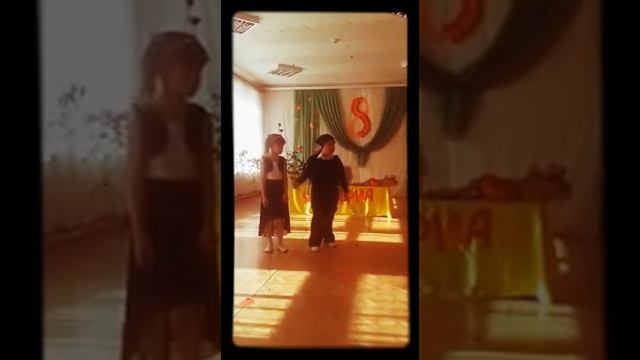 Сценка в дет.садике ко дню 8 марта. Илья в роли паука. :) смотреть онлайн