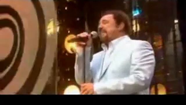 Tom Jones-I Bet You Look Good On the Dance Floor смотреть онлайн
