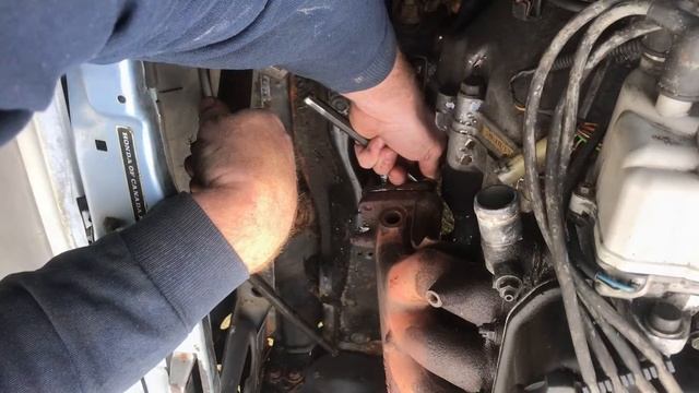 tips on REMOVING a “rusty” exhaust manifold смотреть онлайн