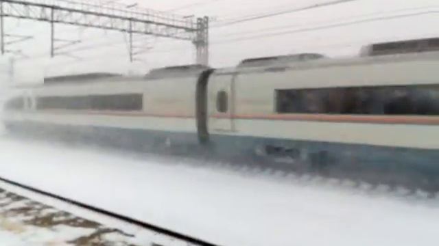 Sapsan.САМЫЙ БЫСТРЫЙ ПОЕЗД РОССИИ.ЕДЕТ САПСАН ПО МОСКВЕ.Princessa Milana смотреть онлайн