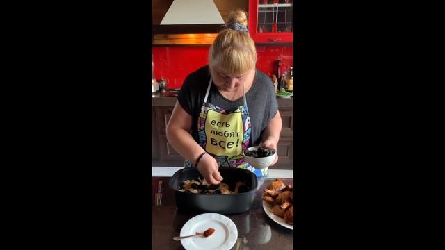 Утка в квашеной капусте с черносливом. Вкусный простой рецепт. смотреть онлайн