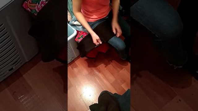 Лайфхак. Как быстро убрать катышки с одежды! смотреть онлайн