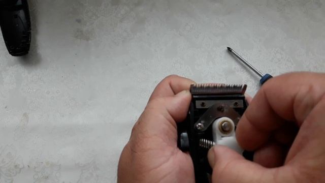 Как правильно поставить ножи машинки для стрижки волос