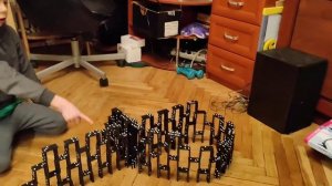 Домино падает - невероятная башня