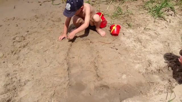 Сеня строит дамбу смотреть онлайн