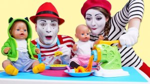 Игры дочки матери с БЕБИ БОН - Готовим еду для кукол! - Смешные видео для детей. Пупсики Baby Born