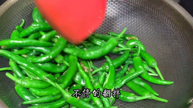 油淋青椒多加這一步，鮮嫩入味又下飯，上桌比紅燒肉還受歡迎【阿光廚房】#青椒 #青椒做法 смотреть онлайн