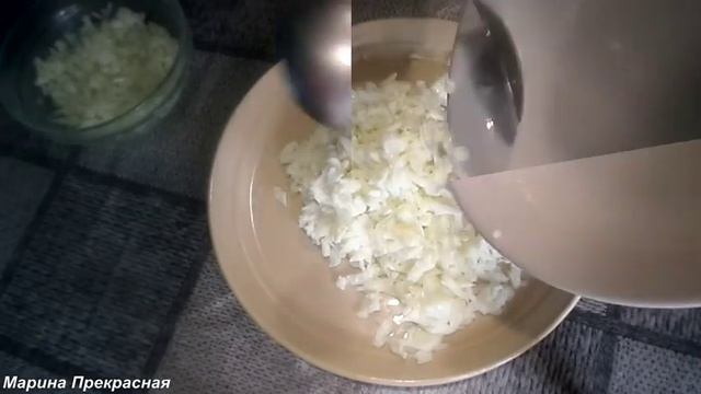 САЛАТ С КОНСЕРВИРОВАННЫМ ТУНЦОМ.ПРОСТОЙ РЕЦЕПТ ВКУСНОГО САЛАТА. смотреть онлайн