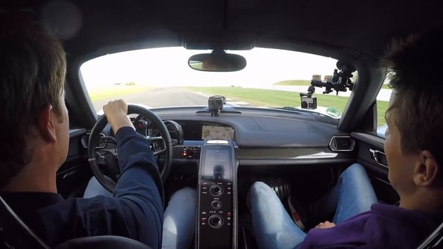 RACING A PORSCHE 918 WITH NICO ROSBERG! смотреть онлайн
