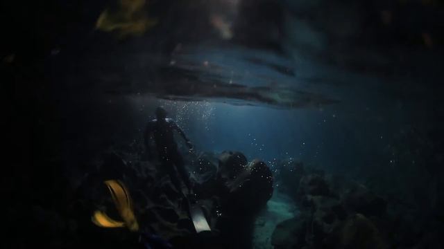 Cave Freediving on Nusa Penida смотреть онлайн