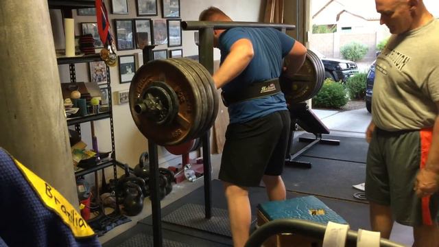 Sean Benke squats 430 for 2 on 6/26/20 with the 14” cambered bar to a 12” box. смотреть онлайн