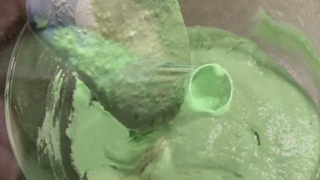 Френски бадемови сладки Макарон - с вкус Киви- рецепта за лесно изпълнение смотреть онлайн