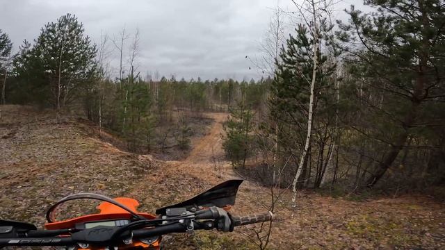 ВЕРТИКАЛЬНЫЙ ПОЛЁТ НА ЭНДУРО МОТОЦИКЛЕ | ДВА КАРБЮРАТОРА ЭТО СИЛА смотреть онлайн