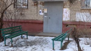 Мы впустили к себе домой женщину,которая представилась нашей тетей.А в скоре раздался звонок в двер