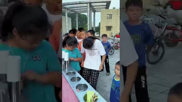 Making Special Ice Cream Rolls With WaterMelon смотреть онлайн