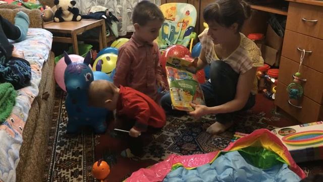 Подарки на День Рождения младшего брата смотреть онлайн