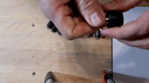 Как вытащить цангу из гайки.