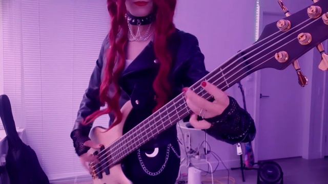 Iron Maiden Wrathchild Bass Cover смотреть онлайн