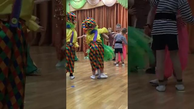 Новогодний утренник. Цирк смотреть онлайн