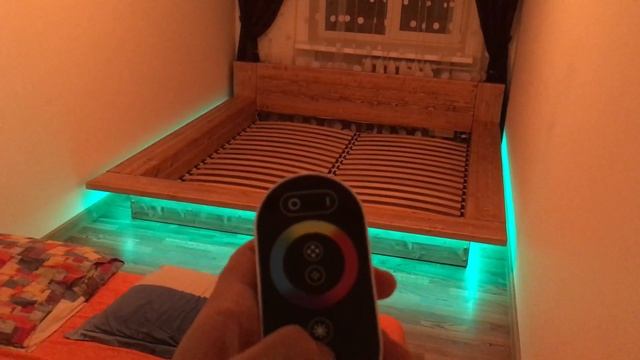 Кровать подиум из массива дерева с подсветкой LED смотреть онлайн