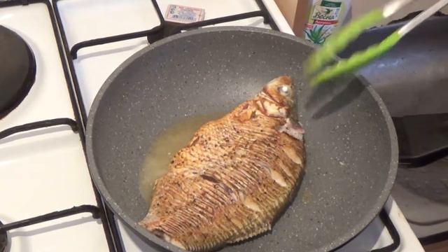 ЖАРЕНАЯ РЫБА С ЛУКОМ И МАЙОНЕЗОМ (пальчики оближешь) Рецепт вкусной и сочной рыбы на сковороде. смотреть онлайн