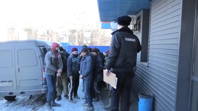 На строительстве ЖК в Иркутском районе использовали рабочих-нелегалов смотреть онлайн