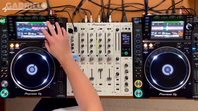 TECH HOUSE MIX WITHOUT HEADPHONES! Gabrielo LIVE DJ SET смотреть онлайн