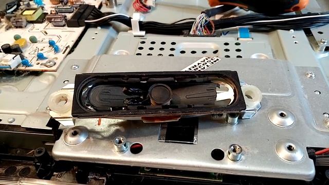 Телевизор SHARP LC-32LE510 хрипит звук. смотреть онлайн