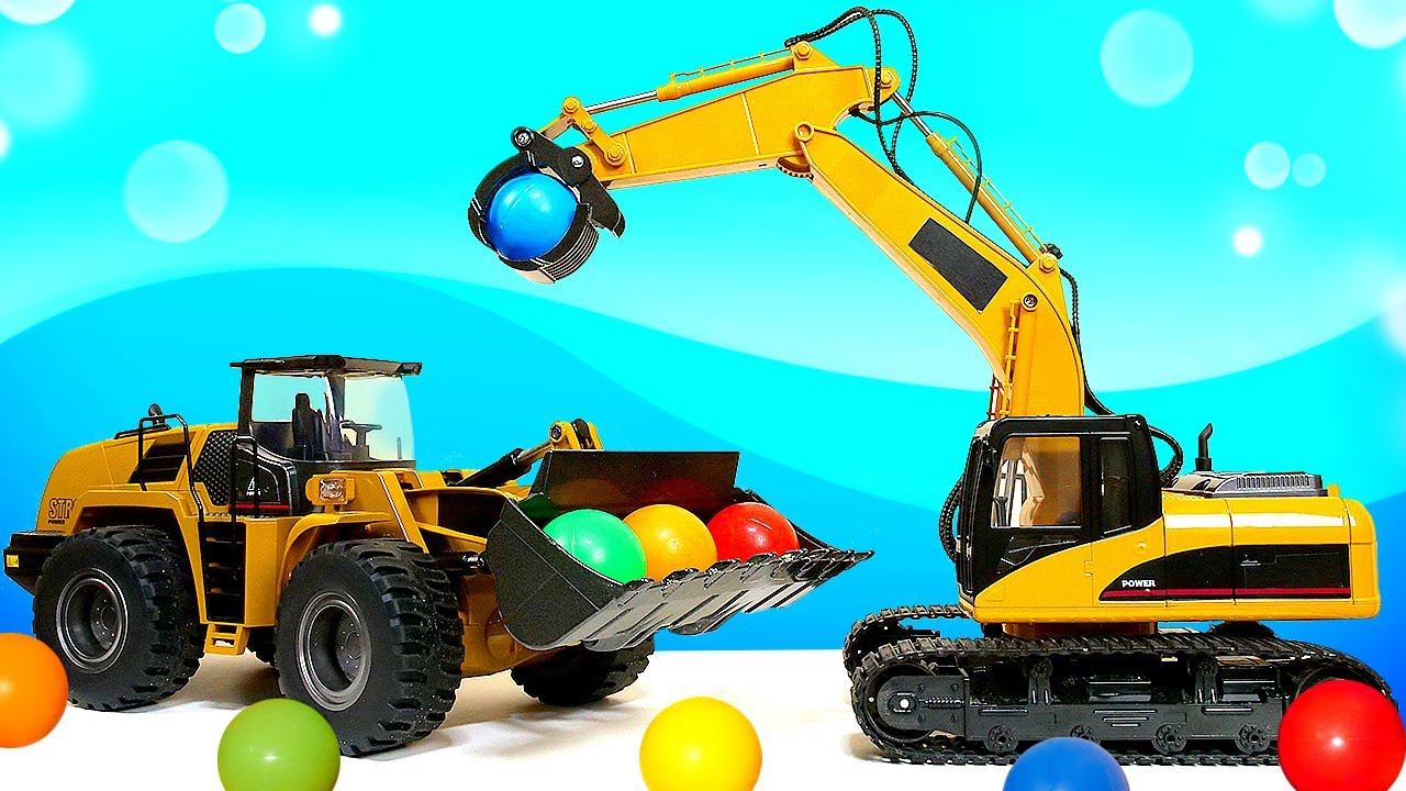 Машинки-помощники Брудер: погрузчик и бульдозер собирают шарики! Видео для детей смотреть онлайн