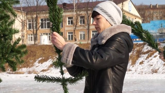Сборка ёлки в п. Преображение (19.12.2016) смотреть онлайн