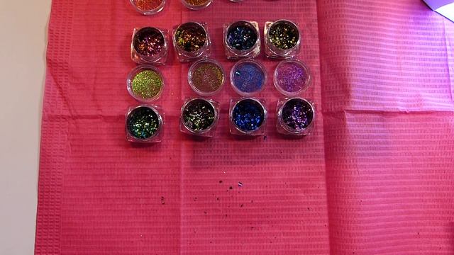Jet-Set Beauty Chrome Flakes auf weiß смотреть онлайн