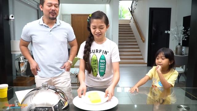 LICK, BITE OR NOTHING CHALLENGE w/ Dad! | Kaycee & Rachel смотреть онлайн