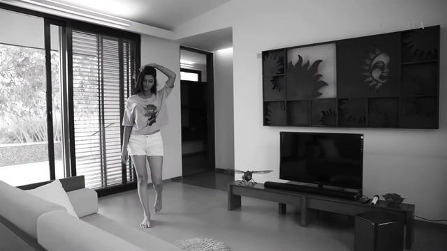 Euphoria: The first Wireless Karaoke Sound Bar (Includes wireless sub-woofer) смотреть онлайн