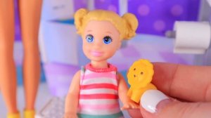 ДЕТСКИЙ САД BARBIE BABYSITTERS INC АНГЛИЙСКИЙ + КУКЛЫ БАРБИ И ПУПСИКИ / МАЙ ТОЙС ПИНК