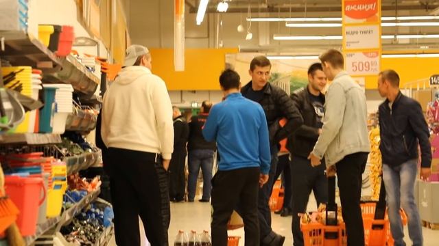 ПРАНК В МАГАЗИНЕ - Разбил АЛКОГОЛЬ смотреть онлайн