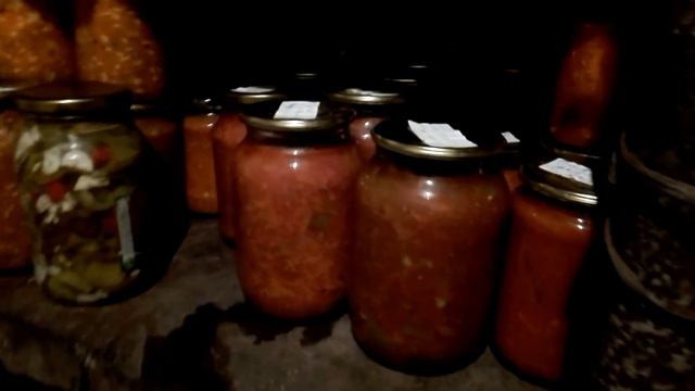 Обзор наших заготовок в погребе смотреть онлайн