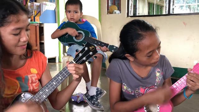 Given's Ukelele Practice смотреть онлайн