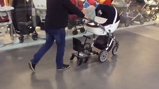 Идти сзади очень удобно, подножка для второго ребенка с сиденьем Elenire Kids Sled смотреть онлайн
