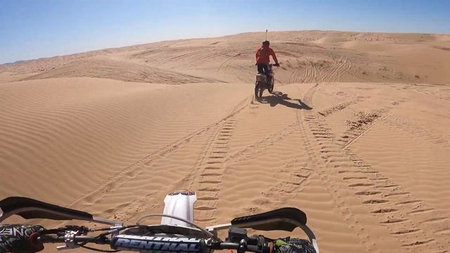 Honda Crf 250R & ktm 125 sx playin in Glamis Sand dunes смотреть онлайн