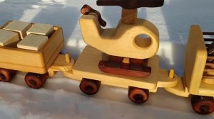 Чем покрыть игрушки из дерева? Лак или масло