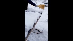 Заметает снег под  круглый конек или нет?   Крыша без аэроэлемента конька.