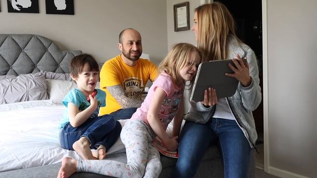 Don't Call Roblox Bear at 3 AM in Real Life at My PB and J House! смотреть онлайн