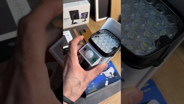 Уличный фонарь-прожектор на солнечной батарее с датчиком движения ??? смотреть онлайн