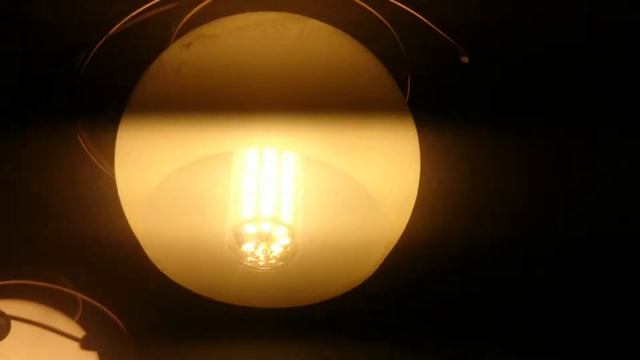 Светодиодная лампа против обычной лампы накаливания смотреть онлайн