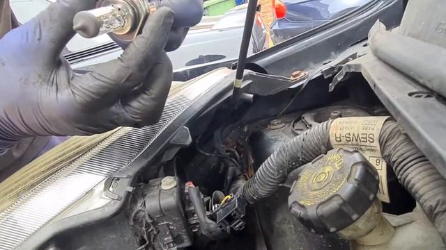 How to replace main dipped beam bulb on Nissan Micra 2009 Full HD 1080p смотреть онлайн
