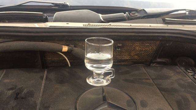 Mercedes w140. Тест ДВС со стаканом воды_2 смотреть онлайн