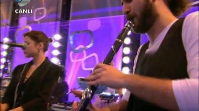 Murat Dalkılıç  & Lale Devri ( Yalan Dünya ) Beyaz Show  27.1.2012